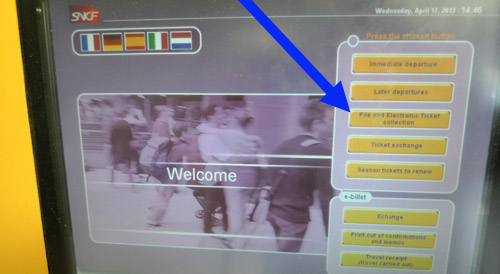 Screen on SNCF self-service ticiet machine