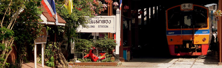 Train at Maekhlong station