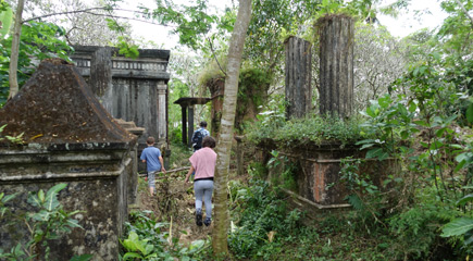 Dezentje graveyard at Ampell