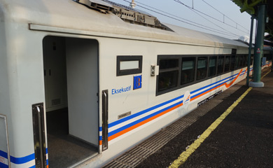 Eksekutif class car at Gambir