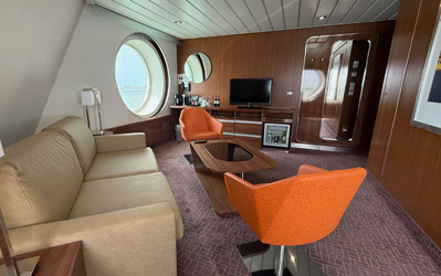 Captain's suite sitting room