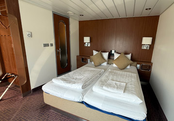 Captain's suite bedroom