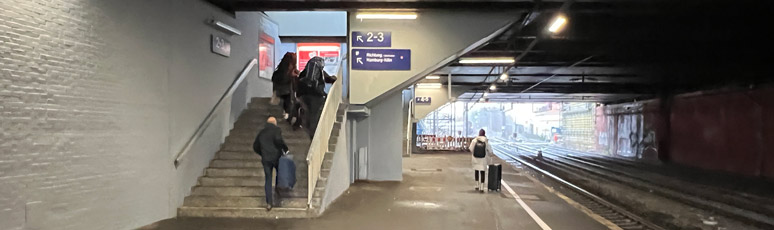 Steps from platforms 11-12 to platform 2-3