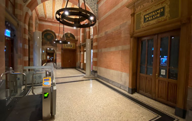 Amsterdam Centraal cafe
