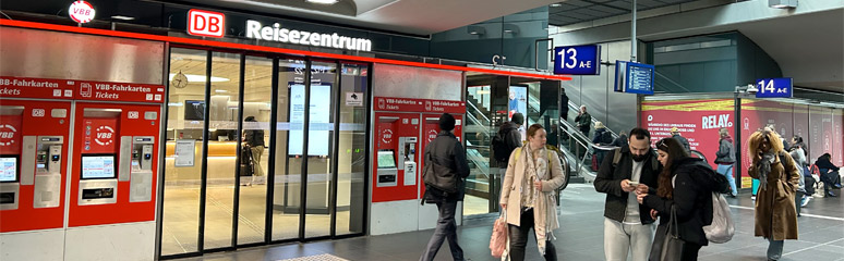 Berlin Hbf ticket office courtesy of Gary Trundell
